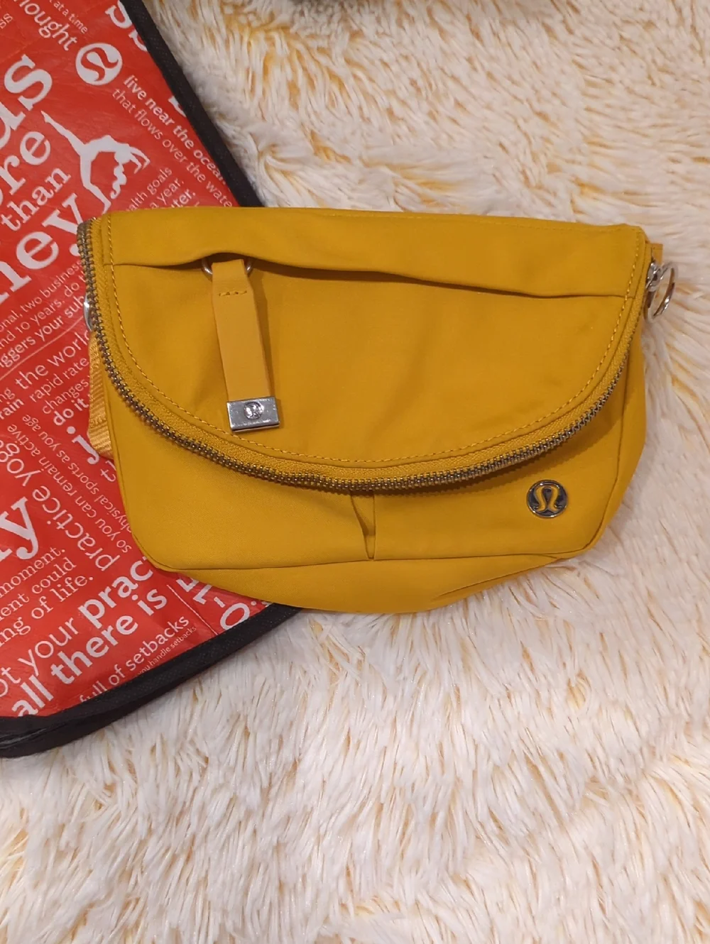 โค๏ธ๐Lululemon All Night Festival Bag *MicroGold Spice (First Release)๐โค๏ธ - Picture 3 of 12